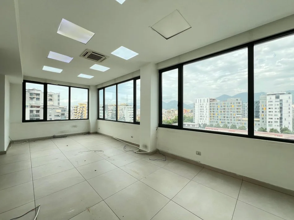 Tirane, jepet me qera ambjent biznesi Kati 7, 310 m² 3.500 € (KOMPLEKSI DELIJORGJI)