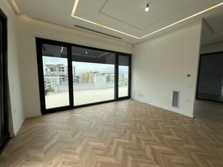 Tirane, jepet me qera zyre Kati 8, 170 m² 2.500 € (RRUGA E KAVAJES)