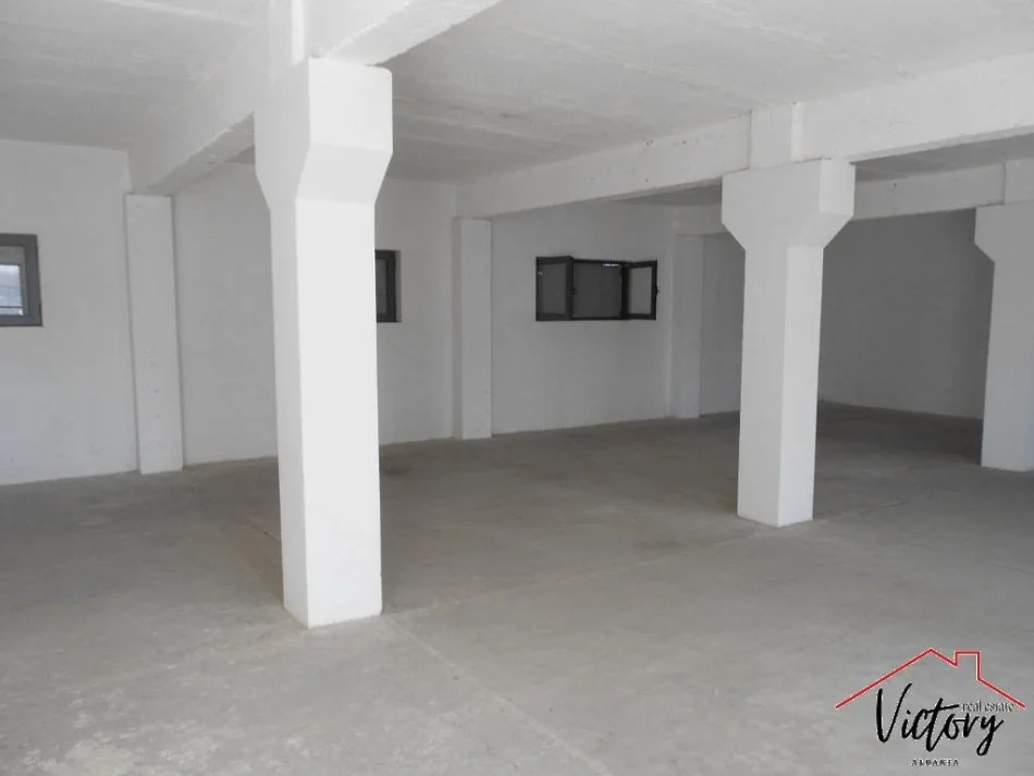 Tirane, jepet me qera ambjent biznesi Kati 1, 410 m² 1200 € (Siri Kodra)