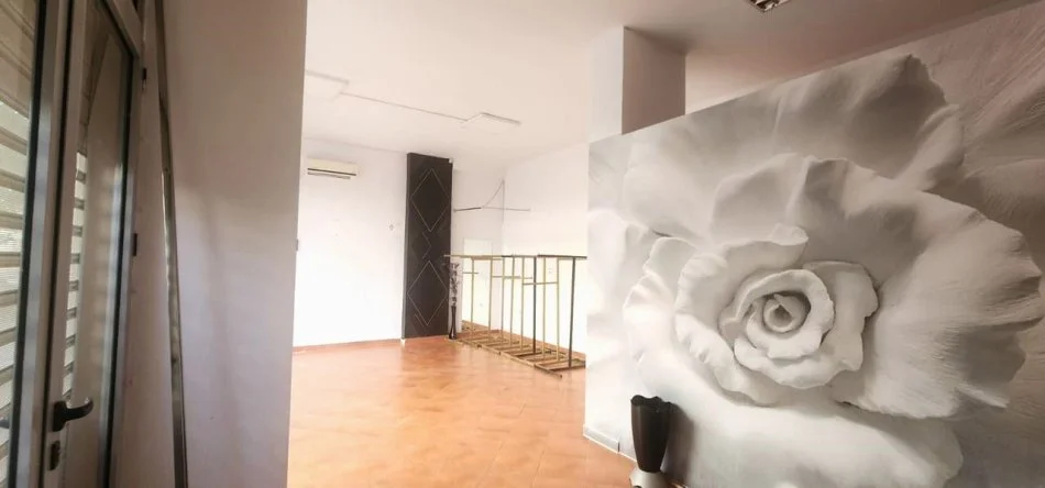 Tirane, jepet me qera ambjent biznesi Kati 1, 44 m² 320 € (Astir)