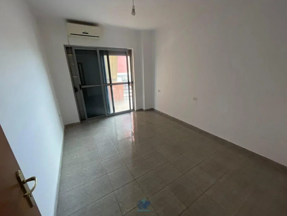 Shitet Apartament 2+1 Ne Selite [ID P02138]