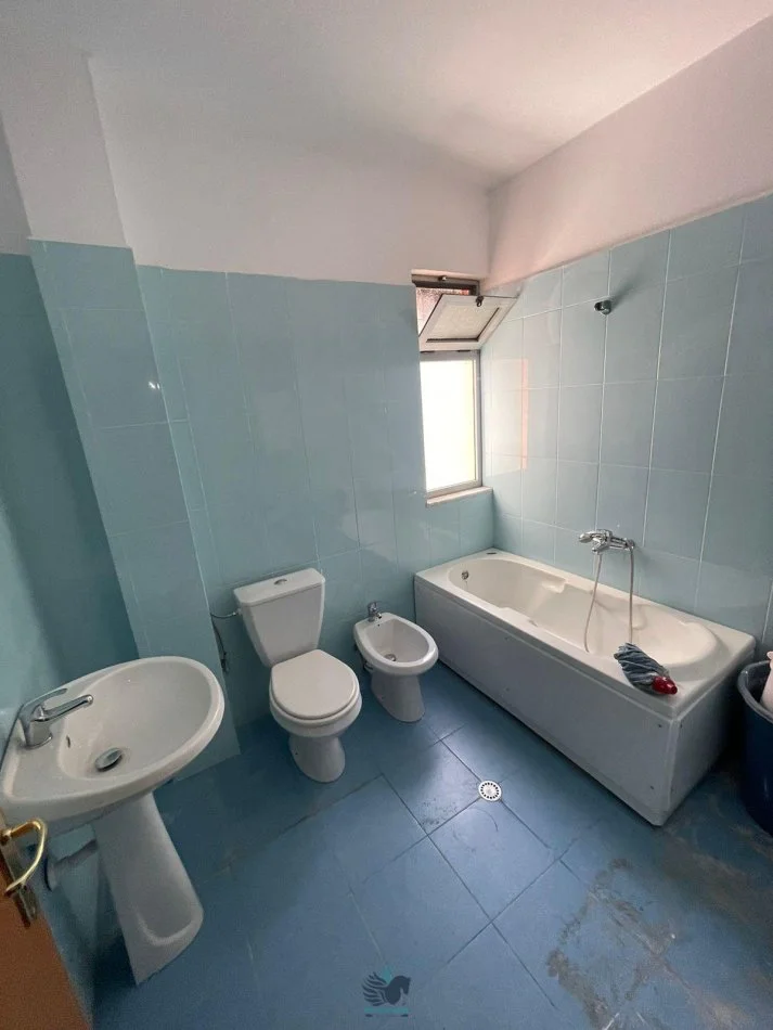 Shitet Apartament 2+1 Ne Selite [ID P02138]