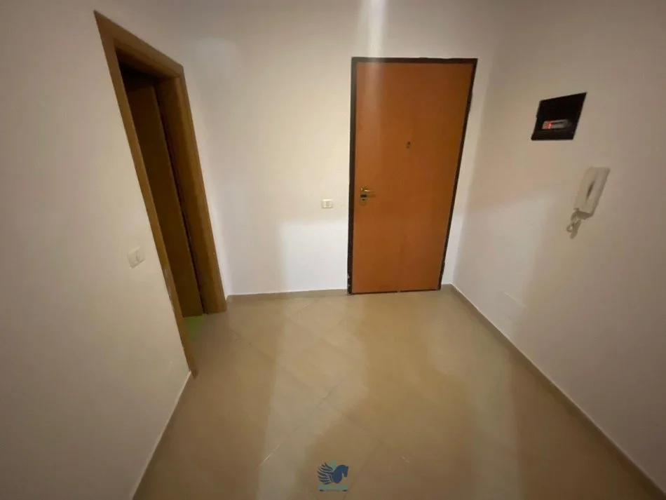 Shitet Apartament 2+1 Ne Selite [ID P02138]