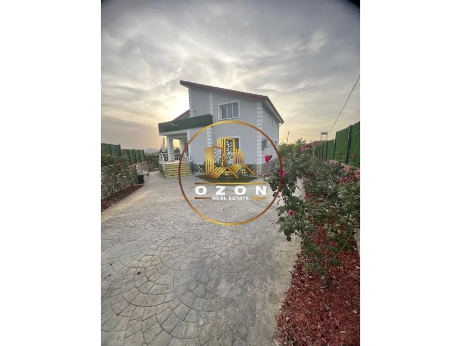 Shitet Super Vilë Në Lundër!