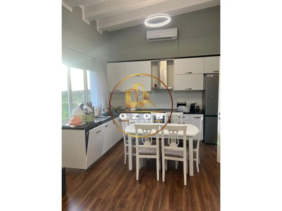 Shitet Super Vilë Në Lundër!