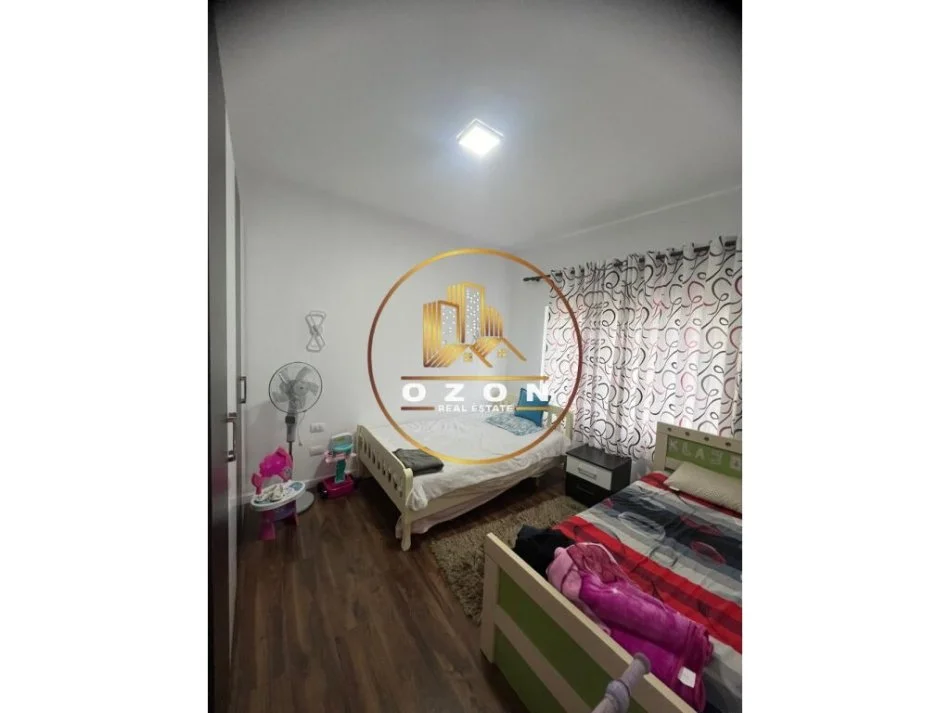 Shitet Super Vilë Në Lundër!