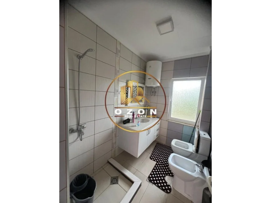 Shitet Super Vilë Në Lundër!