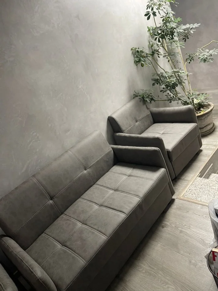 Tirane, shes Shiten divan me kolltuke te paperdorur 350 €