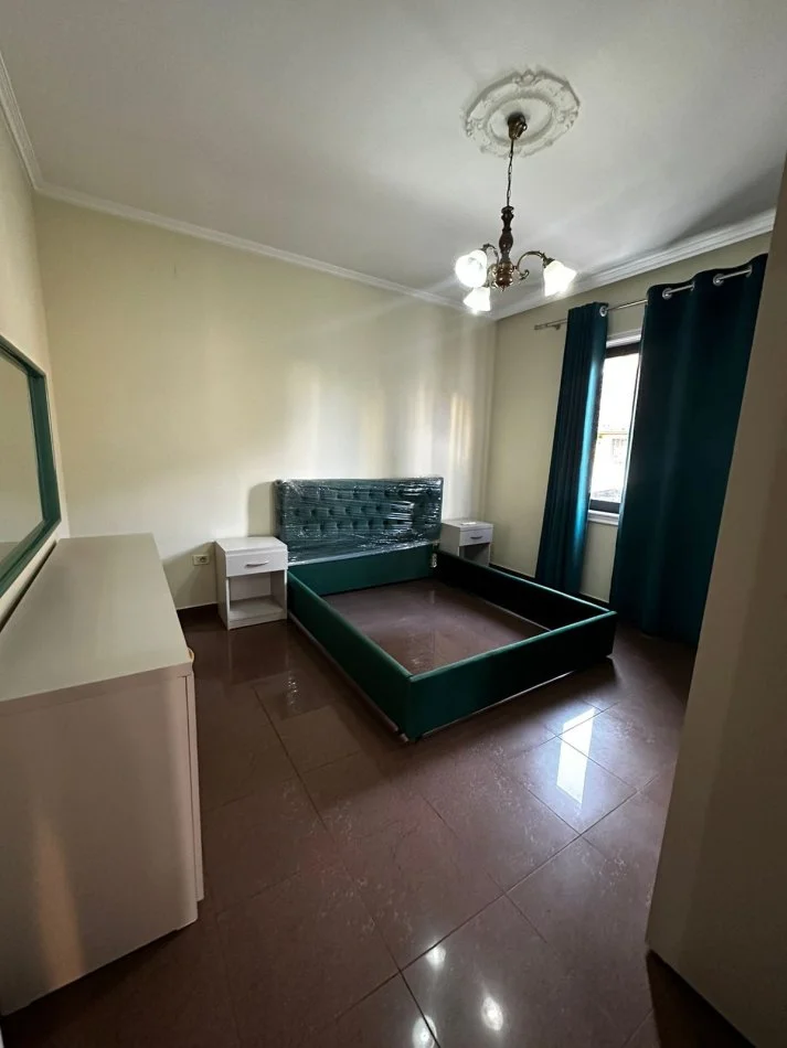 Tirane, jepet me qera apartament 2+1 Kati 2, 135 m² 800 € (Pazari i Ri)