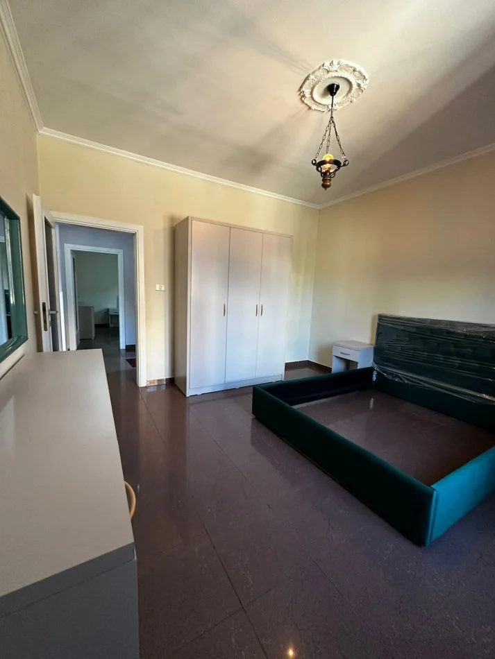 Tirane, jepet me qera apartament 2+1 Kati 2, 135 m² 800 € (Pazari i Ri)