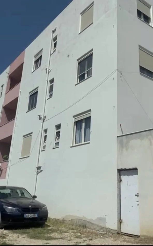 Tirane, shitet apartament 2+1 Kati 3, 95 m² 95.000 € (Babrru)