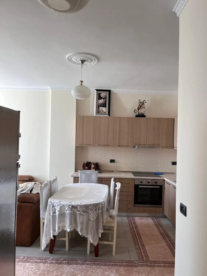 Tirane, Apartament 2+1me qira  Kati 6, 83 m² 500 € (Kopshti Botanik)