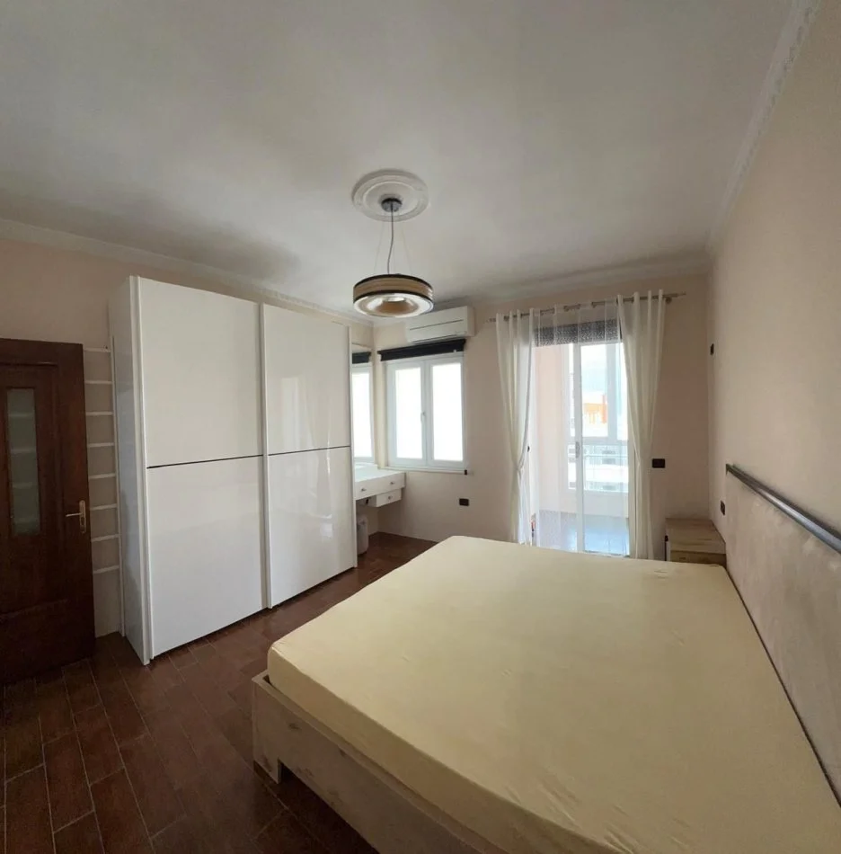 Tirane, shitet apartament 1+1 Kati 8, 85 m² 113.000 € (Yzberisht)