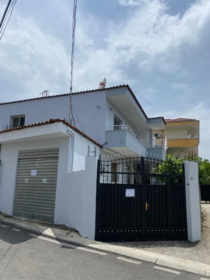 Tirane, jepet me qera 3+1+Ballkon Kati 2, 130 m² 500 € (Pero Kita)