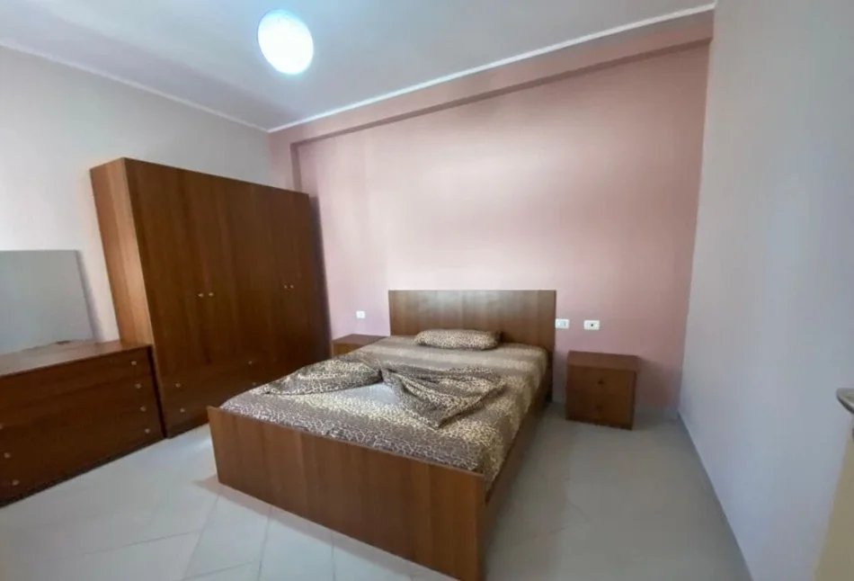 Tirane, jepet me qera apartament 1+1 Kati 2, 64 m² 420 € (Liqeni Thate)