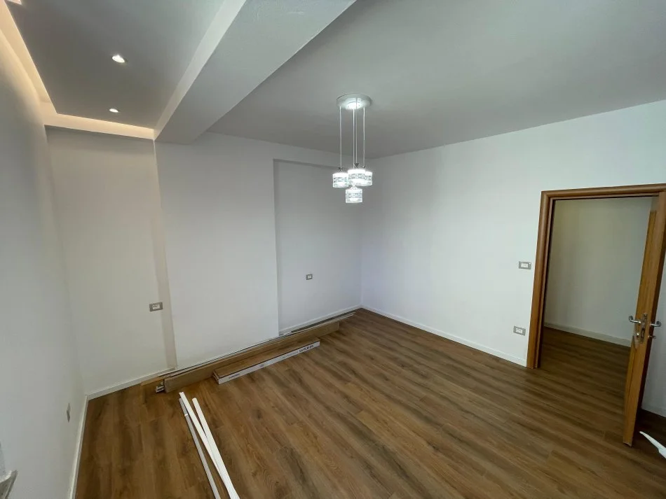 Tirane, shes apartament 2+1+Aneks+Ballkon Kati 3, 103 m² 178.000 € (Ish Stacioni Fundit Tirana E Re)