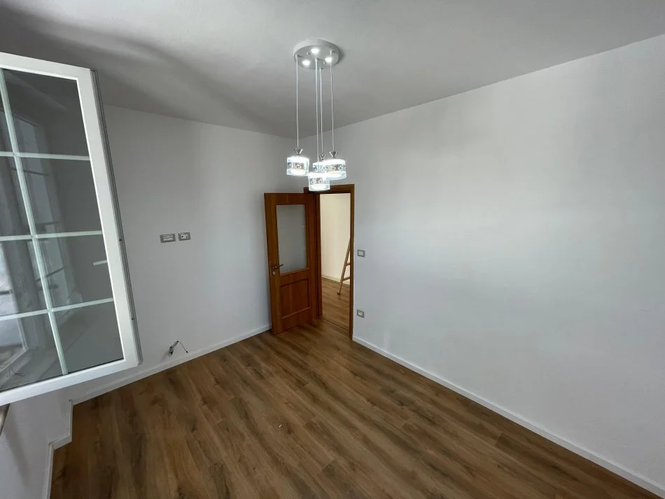 Tirane, shes apartament 2+1+Aneks+Ballkon Kati 3, 103 m² 178.000 € (Ish Stacioni Fundit Tirana E Re)