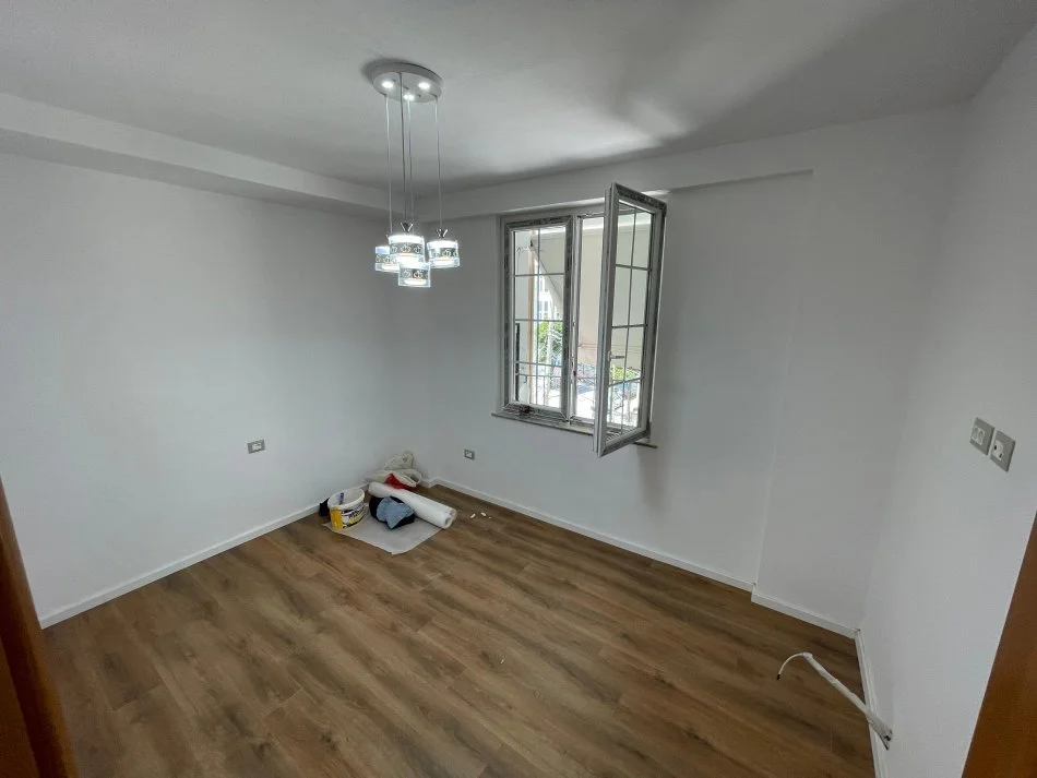 Tirane, shes apartament 2+1+Aneks+Ballkon Kati 3, 103 m² 178.000 € (Ish Stacioni Fundit Tirana E Re)