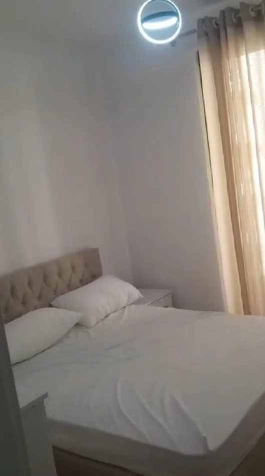 Tirane, jepet me qera apartament 1+1+Ballkon Kati 3, 65 m² 460 € (kinostudio)