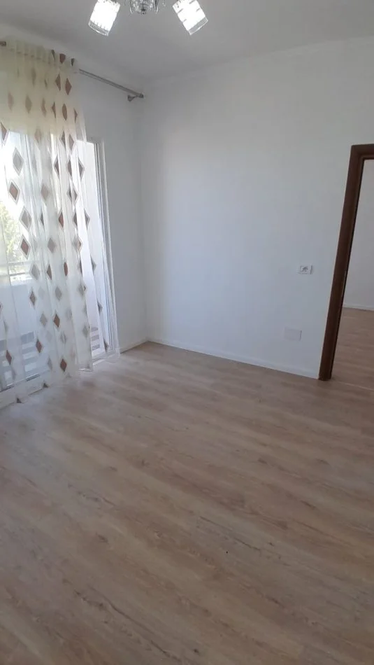 Tirane, Apartament 1+1  per shitje Kati 2, 60 m² 77.000 € (Fresk)