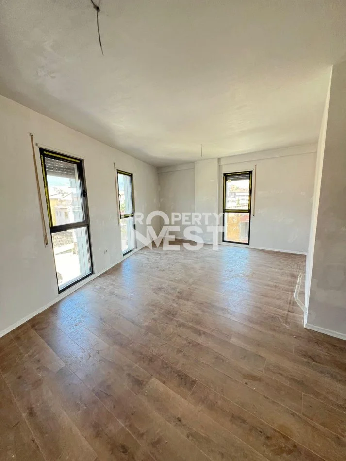 Tirane, shitet apartament 3+1 , 129 m² 185.500 € (xhamlliku)