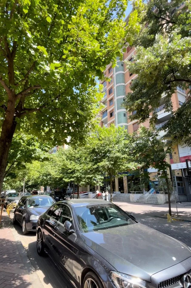 Tirane, jepet me qera apartament 2+1+Aneks+Ballkon Kati 10, 130 m² 1.100 € (BLLOKU)