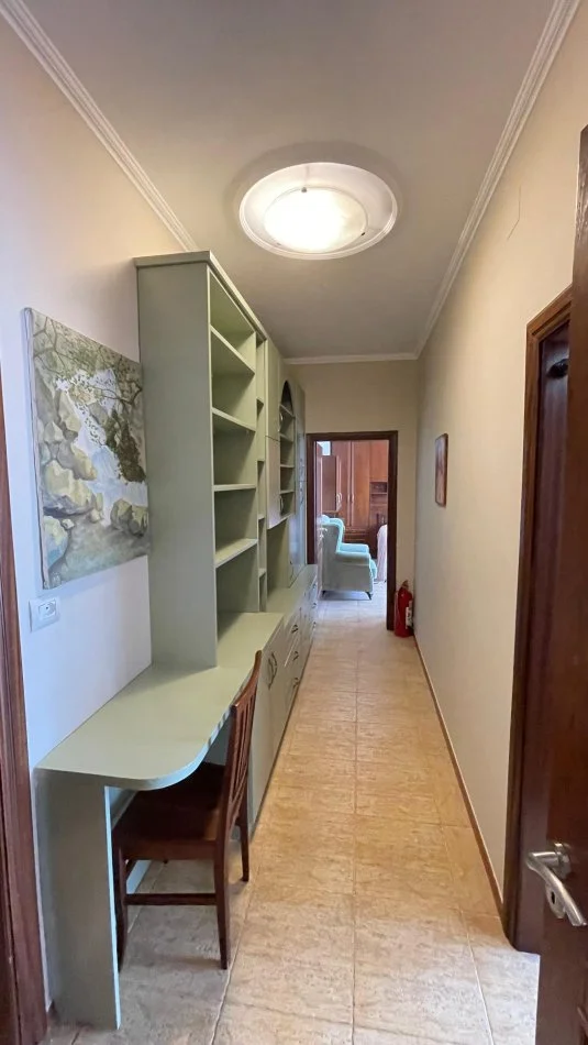 Tirane, jepet me qera apartament 2+1+Aneks+Ballkon Kati 10, 130 m² 1.100 € (BLLOKU)