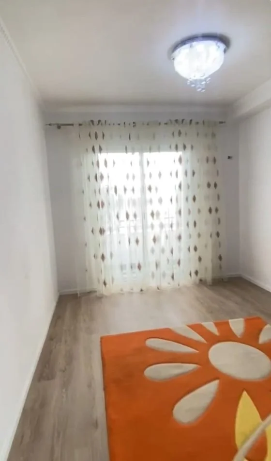 Tirane, shitet apartament 2+1+Ballkon Kati 2, 83 m² 93.000 € (fresku)