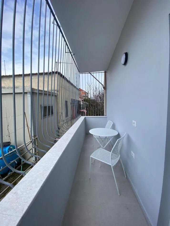 Tirane, jepet me qera apartament 2+1+Ballkon Kati 1, 70 m² 600 € (Fakulteti i Inxhinierise se Ndertimit)
