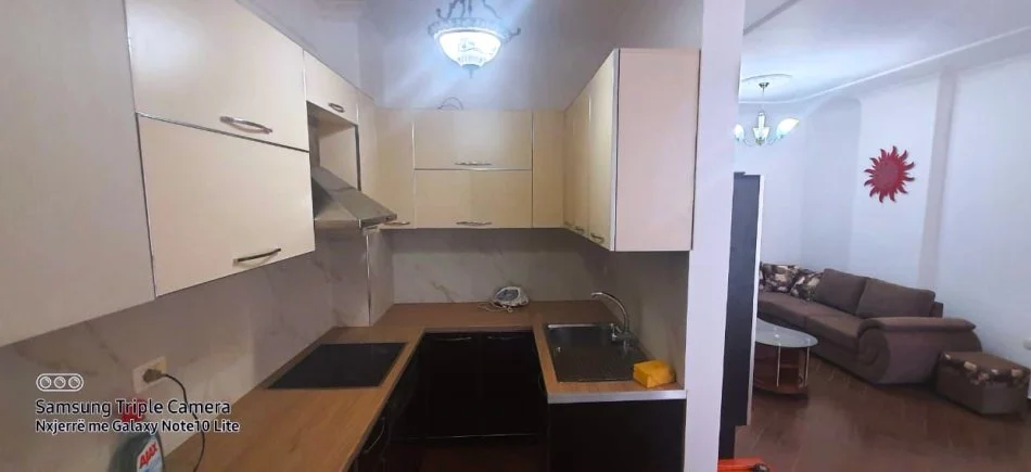 Tirane, shitet apartament 2+1 Kati 7, 93 m² 114.000 € (Astir)