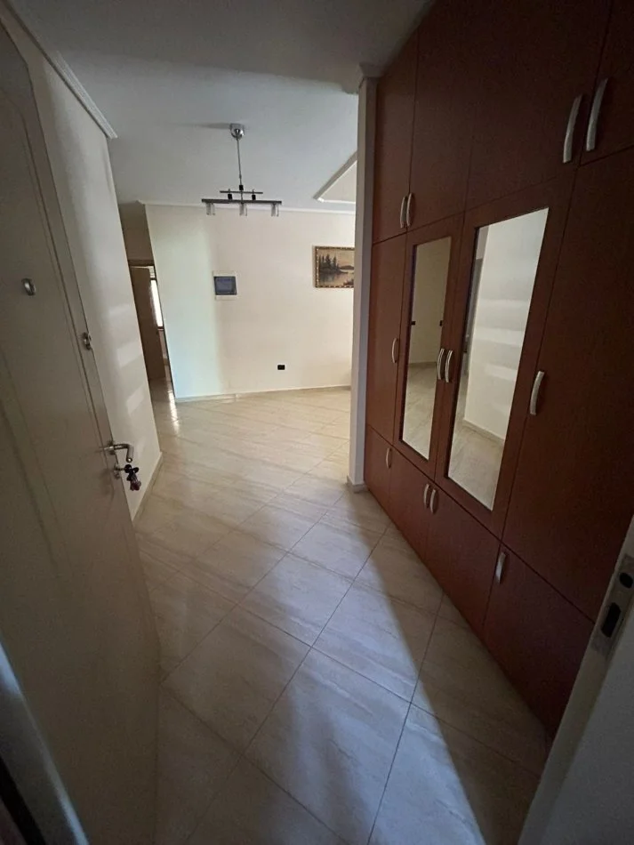 Tirane, Apartament 3+1 me qira Kati 2, 150 m² 500 € (Vilat Gjermane)