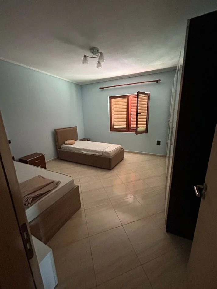 Tirane, Apartament 3+1 me qira Kati 2, 150 m² 500 € (Vilat Gjermane)