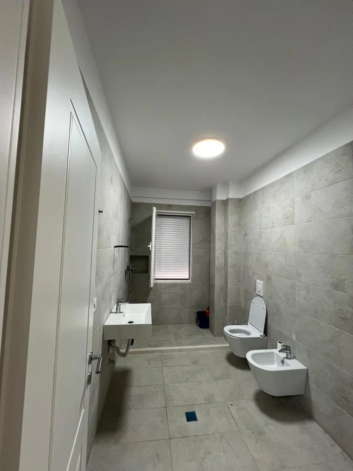 Tirane, jepet me qera apartament 2+1+Ballkon Kati 2, 115 m² 500 € (TEODOR KEKO)