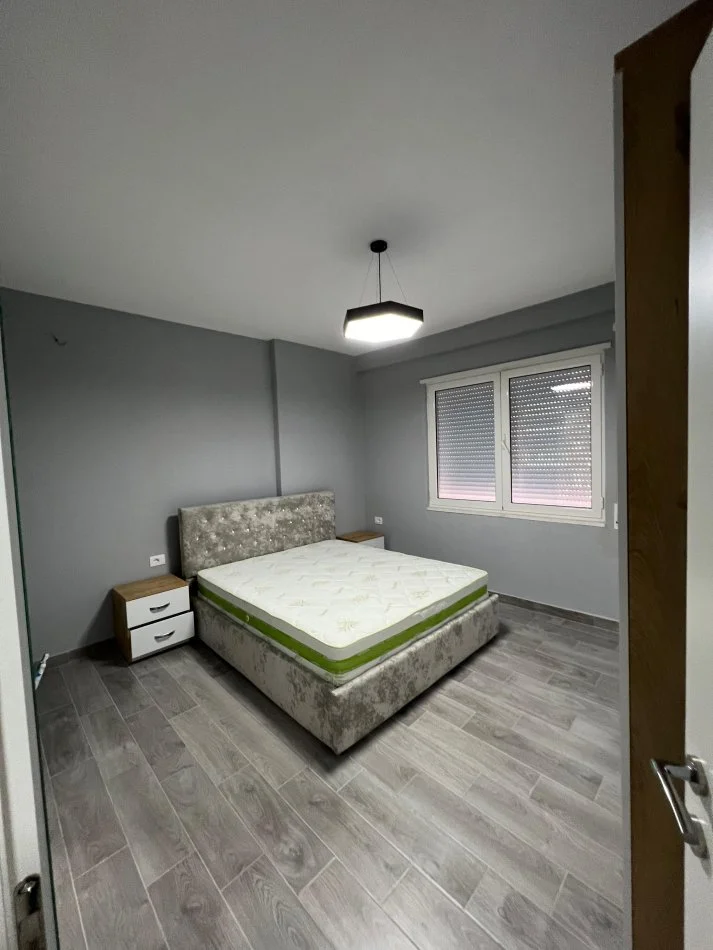 Tirane, jepet me qera apartament 2+1+Ballkon Kati 2, 115 m² 500 € (TEODOR KEKO)