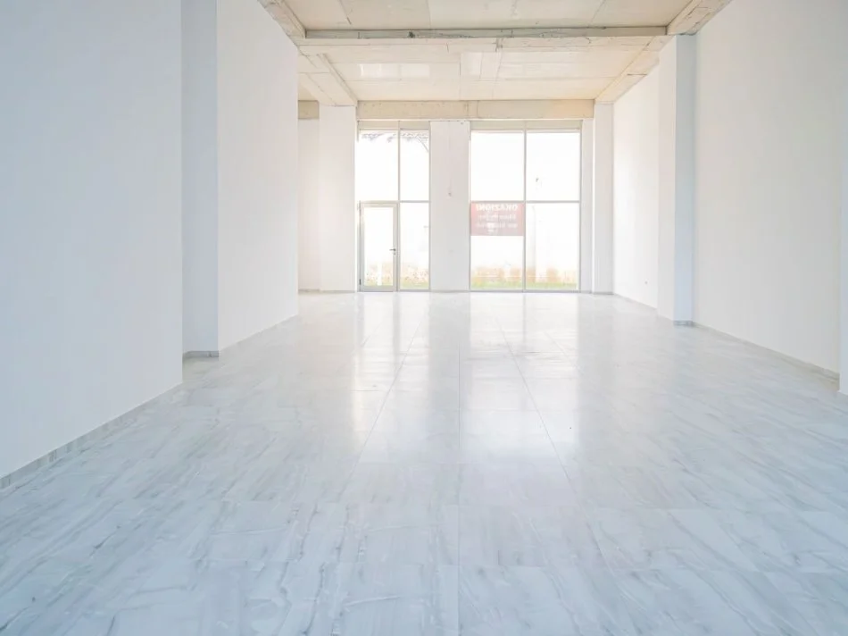 Tirane, shes dyqan Kati 1, 124 m² 124.000 € (Siri Kodra)