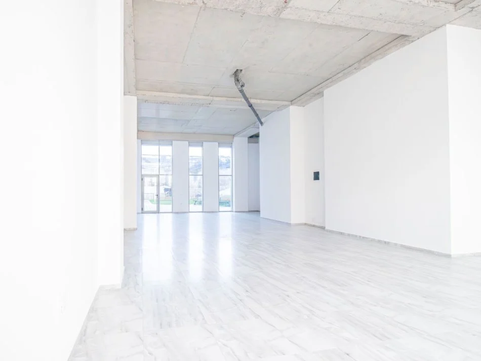 Tirane, shes dyqan Kati 1, 124 m² 124.000 € (Siri Kodra)