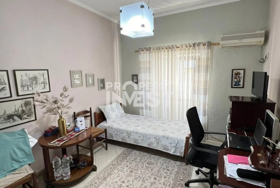 Tirane, shitet apartament 2+1+Aneks+Ballkon , (Shallvaret)