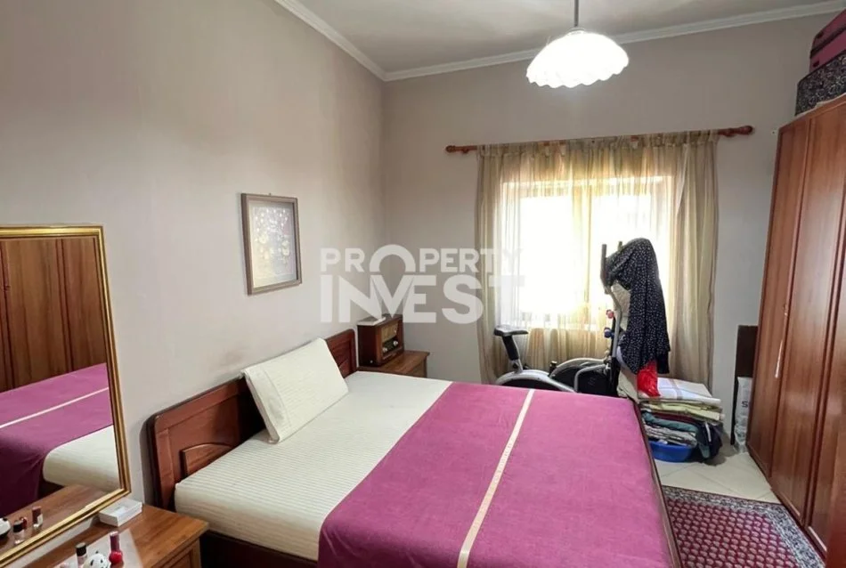 Tirane, shitet apartament 2+1+Aneks+Ballkon , (Shallvaret)
