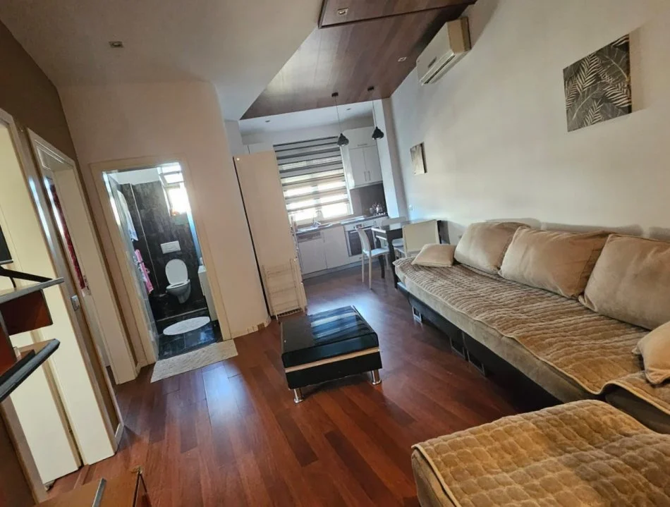 Tirane, jepet me qera apartament 2+1+Ballkon Kati 3, 73 m² 500 € (Rr Bardhyl)