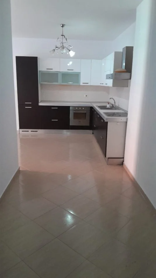 Tirane, Apartament 2+1 per shitje  Kati 2, 98 m² 165.000 € (Bill Klinton)