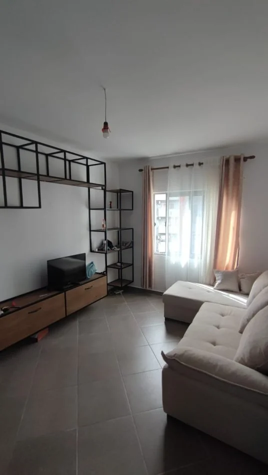 Tirane, jepet me qera apartament 2+1 Kati 6, 85 m² 320 € (Rruga 17-nentori, Casa italia)