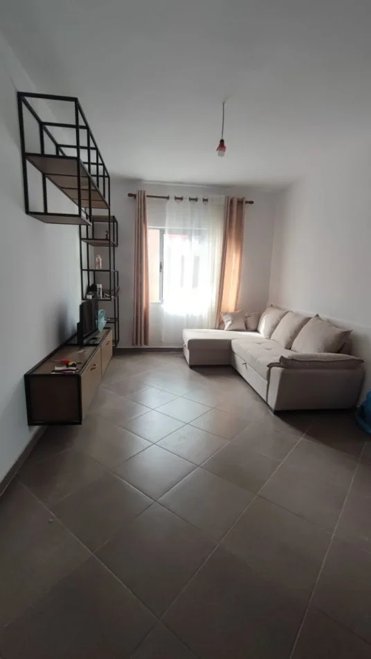 Tirane, jepet me qera apartament 2+1 Kati 6, 85 m² 320 € (Rruga 17-nentori, Casa italia)