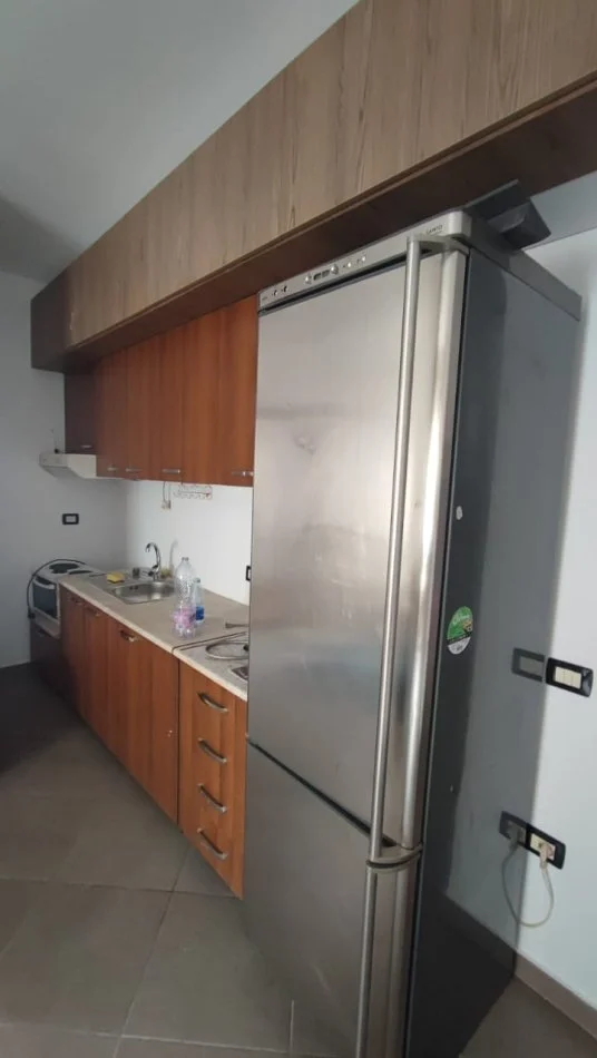 Tirane, jepet me qera apartament 2+1 Kati 6, 85 m² 320 € (Rruga 17-nentori, Casa italia)