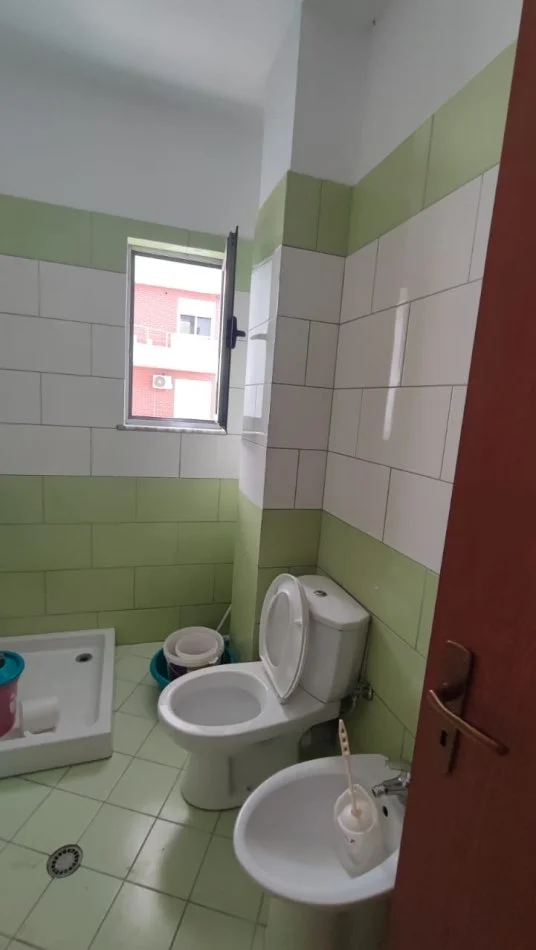 Tirane, jepet me qera apartament 2+1 Kati 6, 85 m² 320 € (Rruga 17-nentori, Casa italia)