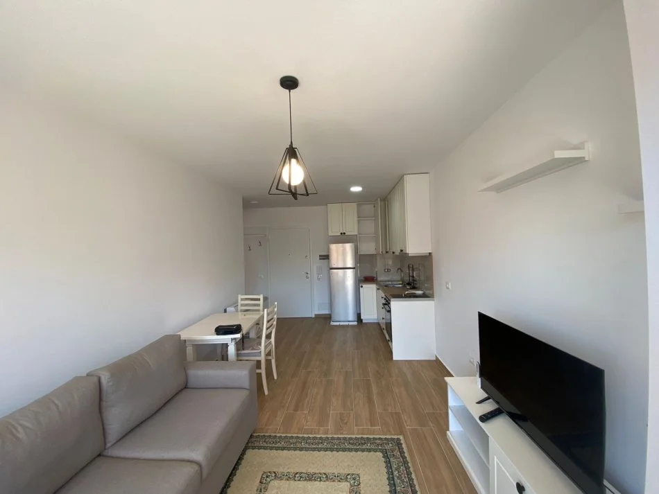 Tirane, jepet me qera apartament 1+1+Ballkon Kati 4, 60 m² 550 € (RRUGA ELBASANIT)