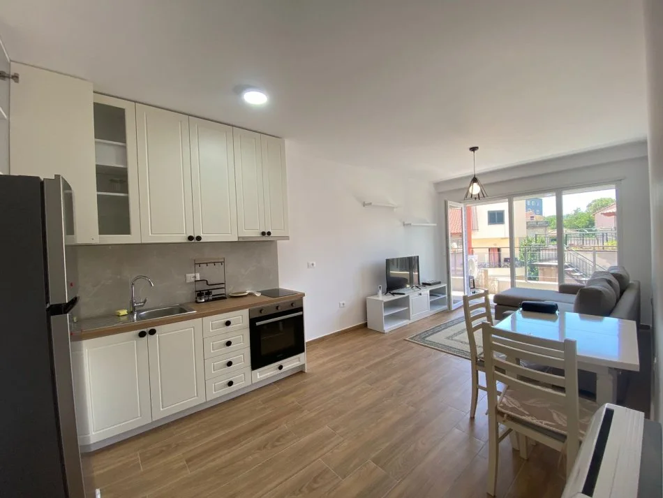 Tirane, jepet me qera apartament 1+1+Ballkon Kati 4, 60 m² 550 € (RRUGA ELBASANIT)