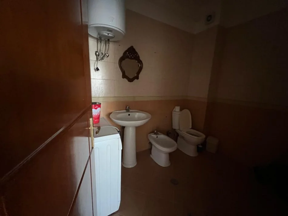 Tirane, jepet me qera apartament 2+1 Kati 8, 85 m² 350 € (Rruga Mikel Maruli)