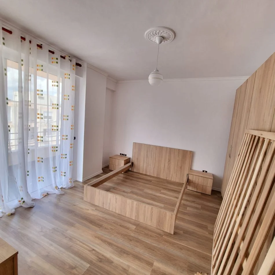 Tirane, shitet apartament 2+1+Ballkon Kati 9, 100 m² 120.000 € (Bulevardi Kashari)