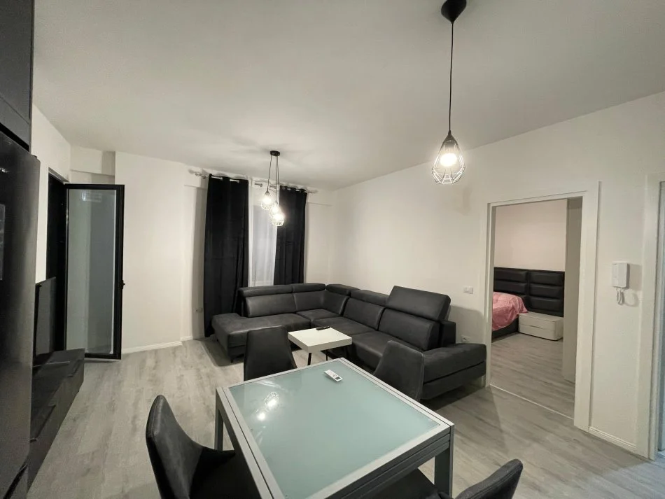 Tirane, jepet me qera apartament 1+1 Kati 6, 50 m² 550 € (Rruga Jordan Misja)