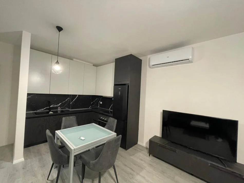 Tirane, jepet me qera apartament 1+1 Kati 6, 50 m² 550 € (Rruga Jordan Misja)